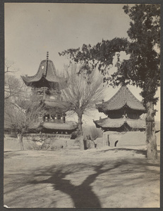 Kehtsikung.  Minaret and gong bei.