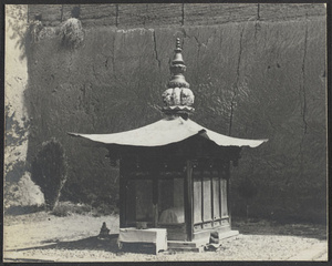 Hsuan Hua Kang, Kansu.  Notice incense urn.