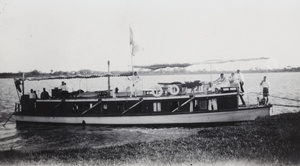 Crew and passengers aboard the houseboat 'Pursuit'