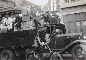 Refugees leaving Zhabei, Dixwell Road, Shanghai, August 1937
