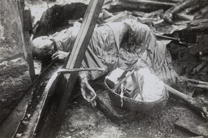 Burnt body of a woman, Tungchow Road near Hailar Road, Shanghai, 1937