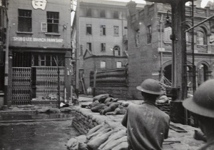 British soldiers watching a Chinese soldier, Pantheon Theatre, North Kiangse Road, Shanghai, 1937