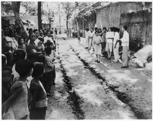 People welcoming the foreign visitors Michael Lindsay (林迈可) and George E. Taylor, Central Hebei province