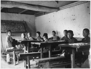 Children in a school established by Michael Lindsay (林迈可)