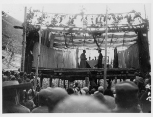 Anti-Japanese drama, performed on a stage at Wutai