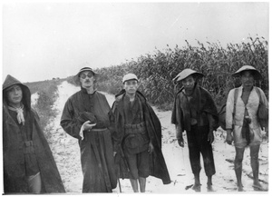 Michael Lindsay (林迈可) and four Chinese men beside fields on a rainy day