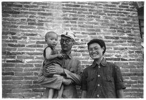 Michael Lindsay (林迈可) and Hsiao Li Lindsay (李效黎), with baby Jim Lindsay, Yan'an (延安)