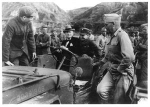 Mao Zedong (毛泽东) getting into a Jeep, with General Patrick Hurley (Roosevelt's personal envoy) and Zhang Zhizhong (張治中), Yan'an (延安), 7 November 1945