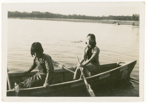 Hsiao Li Lindsay (李效黎) rowing on Kunming Lake, Summer Palace, Beijing (北京), with Han Qinfeng during high school