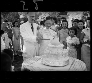 Hsiao Li Lindsay (李效黎) and Michael Lindsay (林迈可) about to cut their wedding cake, Yenching University (燕京大學), Beijing (北京)