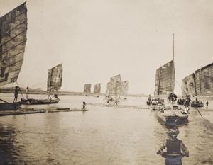 Boats navigating shallows, Tong'an river