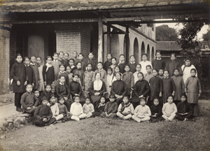 Miss Ross and the Girls' School students, Yongchun