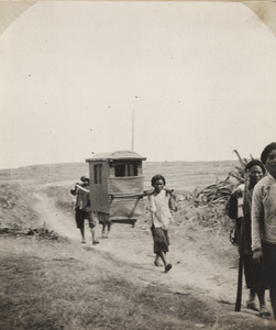 Bearers with a sedan chair