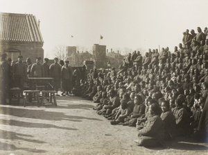 Liu Ruozeng addressing emigrant families leaving for North Borneo, Tianjin (天津)