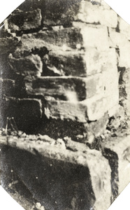 Damaged brickwork, Wuhu (蕪湖)