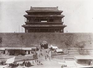 Level crossing in front of Chongwenmen (崇文門 Hatamen), Beijing