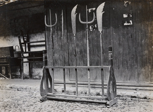 Stage weapons for Peking opera