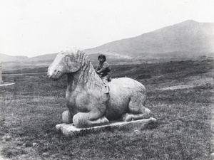 A child on a stone horse, Spirit Way (南京), Xiao Ling Mausoleum (孝陵), Nanjing (南京市)