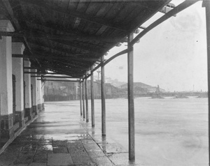 Floodwater rising at Tai Hing jetty, Foochow 1890