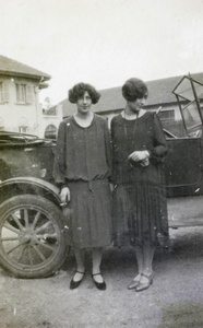 Women and car, Shanghai