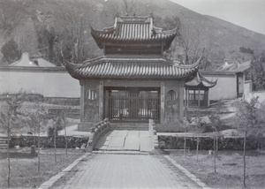 Entrance to Wusieh Temple, Wuxi - a temple built by Li Hongzhang (李鸿章)