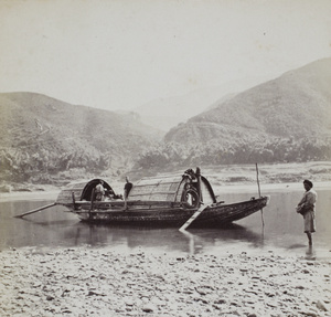John Thomson's small rapid boat, and crew, beside the River Min, Fujian province