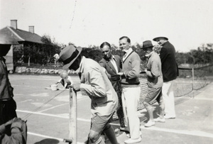 Tightening a tennis net