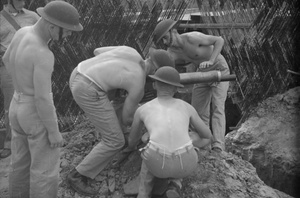 China Marines dig in a Browning heavy machine gun