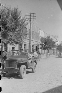 Jeep, with Chinese soldiers and officials