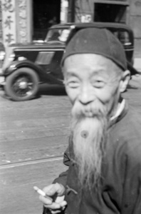 Old man with cigarette, Shanghai