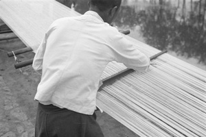 Making cotton warp, Shanghai