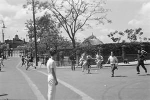 People running away, Shanghai