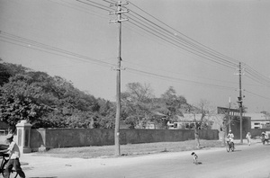 Wall with Chinese slogan