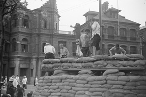 Making a sandbagged guard post, Avenue Edward VII, Shanghai