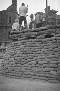 Making a sandbagged guard post, Avenue Edward VII, Shanghai