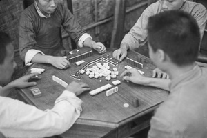 Playing mahjong, Shanghai