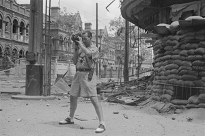 Photojournalist Harrison Forman filming in Range Road, Shanghai