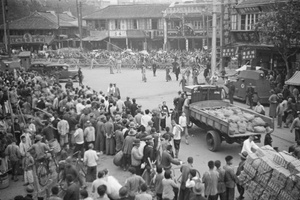 Crowd and barricades at a street junction, French Concession, Shanghai