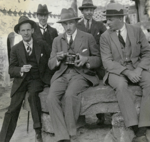 Five men and one camera; photographing the photographer