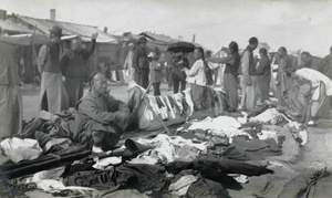 Selling second-hand clothes, Peking