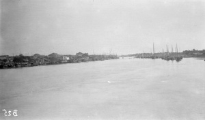 Junks on River Gan (赣) at Nanchang (南昌)