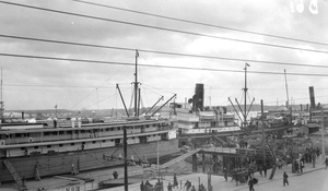 Steamship ‘Sinkiang‘ (新疆) at the French Bund, Shanghai