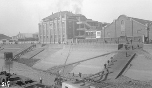 Loading cargo in Hankow