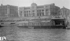 Banks on the bund, Hankow