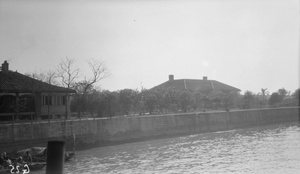 Bungalows beside Pearl River in Canton