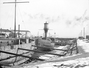 Lightship in dry dock at Tongku (塘沽)