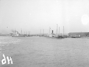 Steamers at Tongku (塘沽)