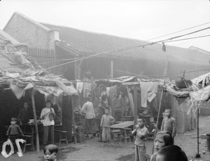 Food stalls, temporary shelter and children, Pootung, Shanghai