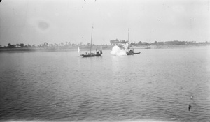 Boat firing canon, Siangtan (湘潭)