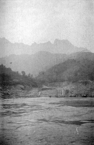 Sampans moored in Yangtze River